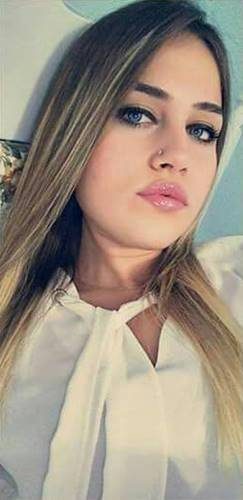 Alev-alev masöz kız Dicle