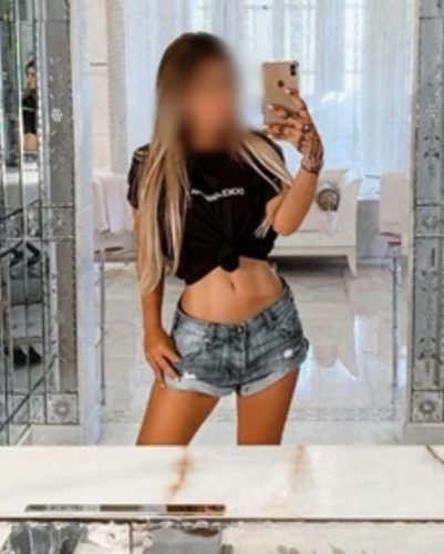 Atakent'in Büyüleyici Escort Bayanı ile Özel Anlar