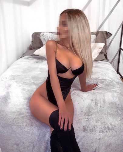 Baştan çıkaran masaj yapan escort Ece