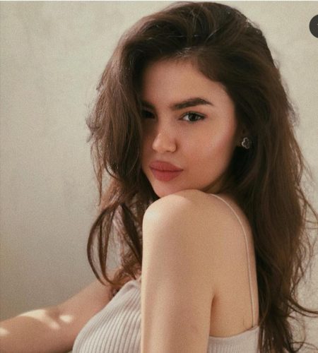 Cazibeli kendi yeri olan Ayşem
