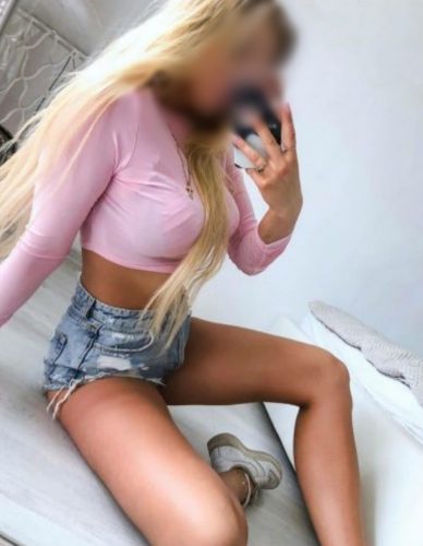 Kıvrak sakso çeken escort Menekşe